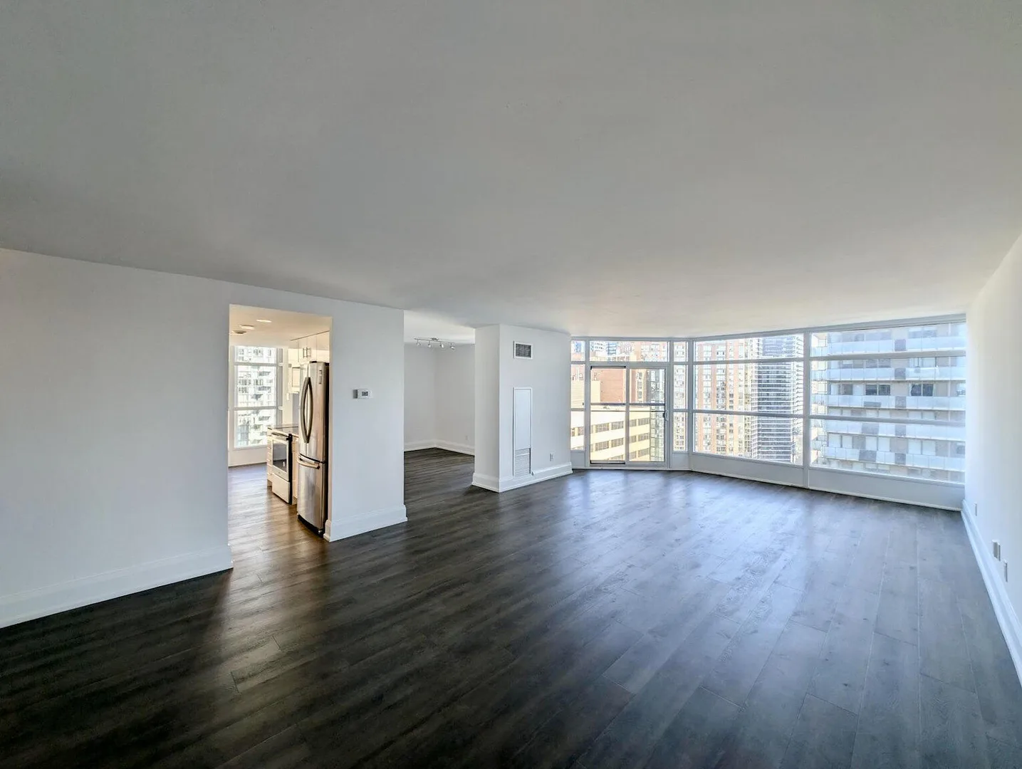 Centrally located next to Yorkville, Bay Charles offers access to downtown life with the convenience of nearby shopping,