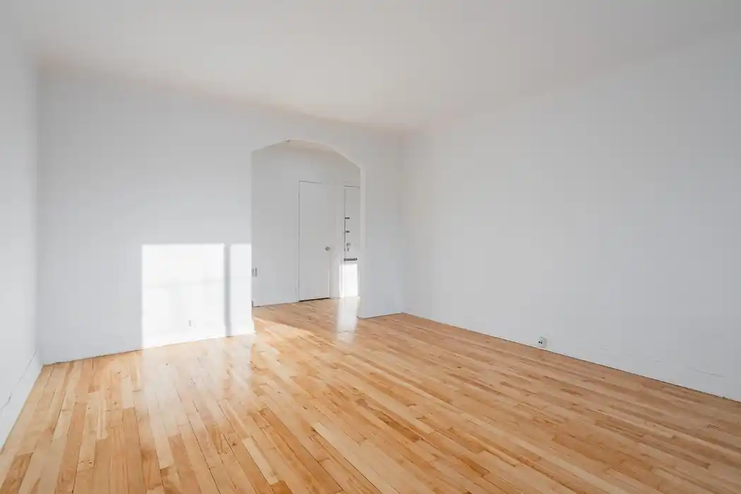 1155 Rue Everett
