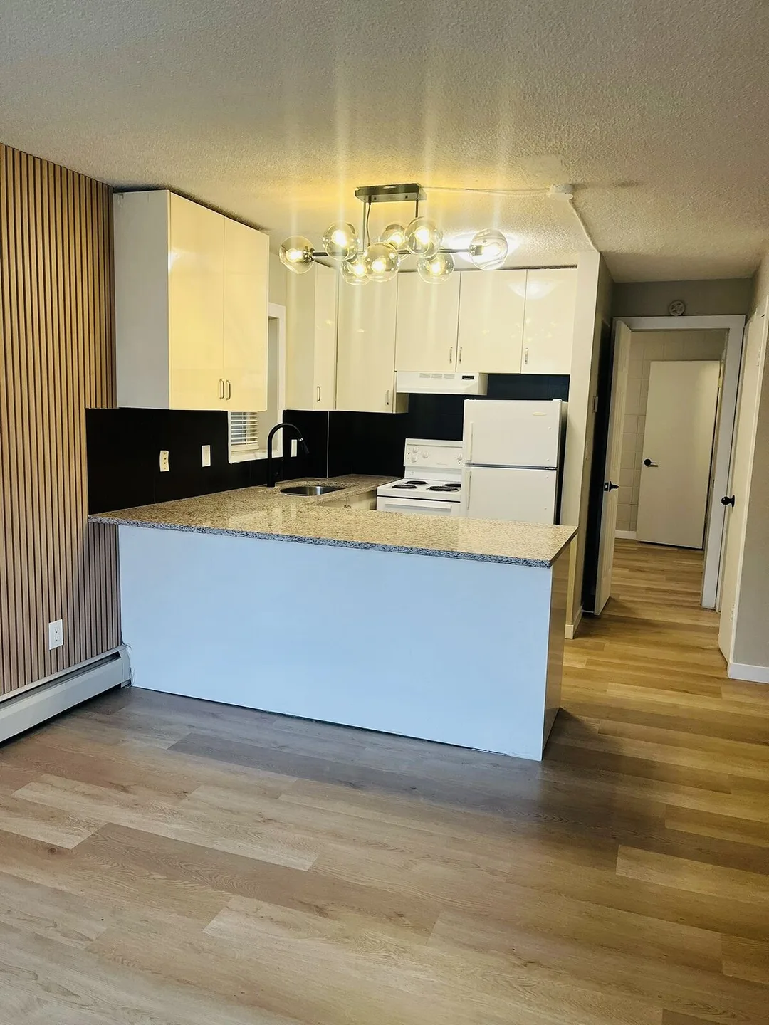 Renovated 1 Bedroom Apartment in Lower Mount Royal – Steps from 17 Ave SW
