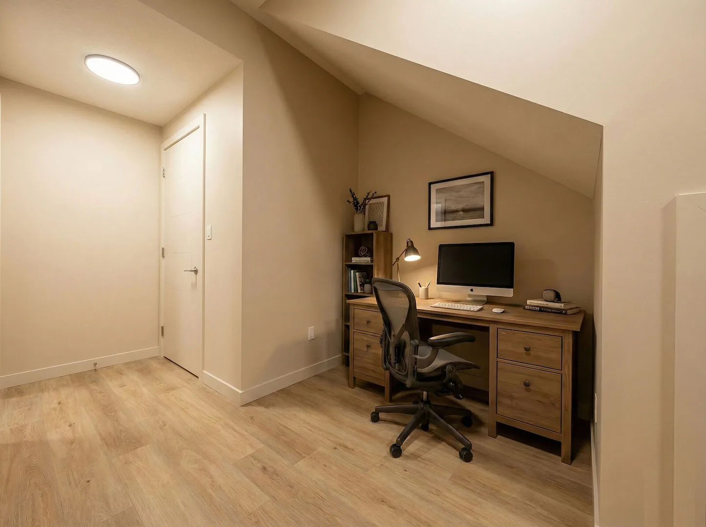 New 2 bedroom Lower Unit Huge Windows townhouse