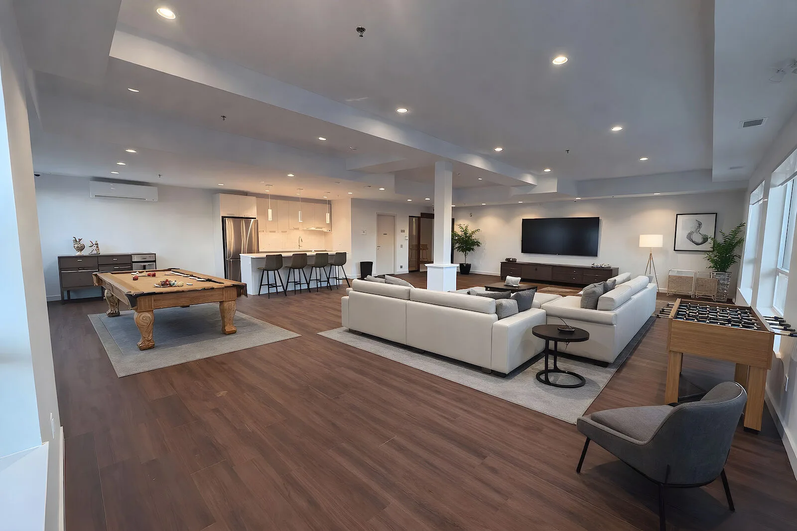At The Hudson, every detail speaks to quality. From the sleek interiors to the unmatched amenities — an indoor and out