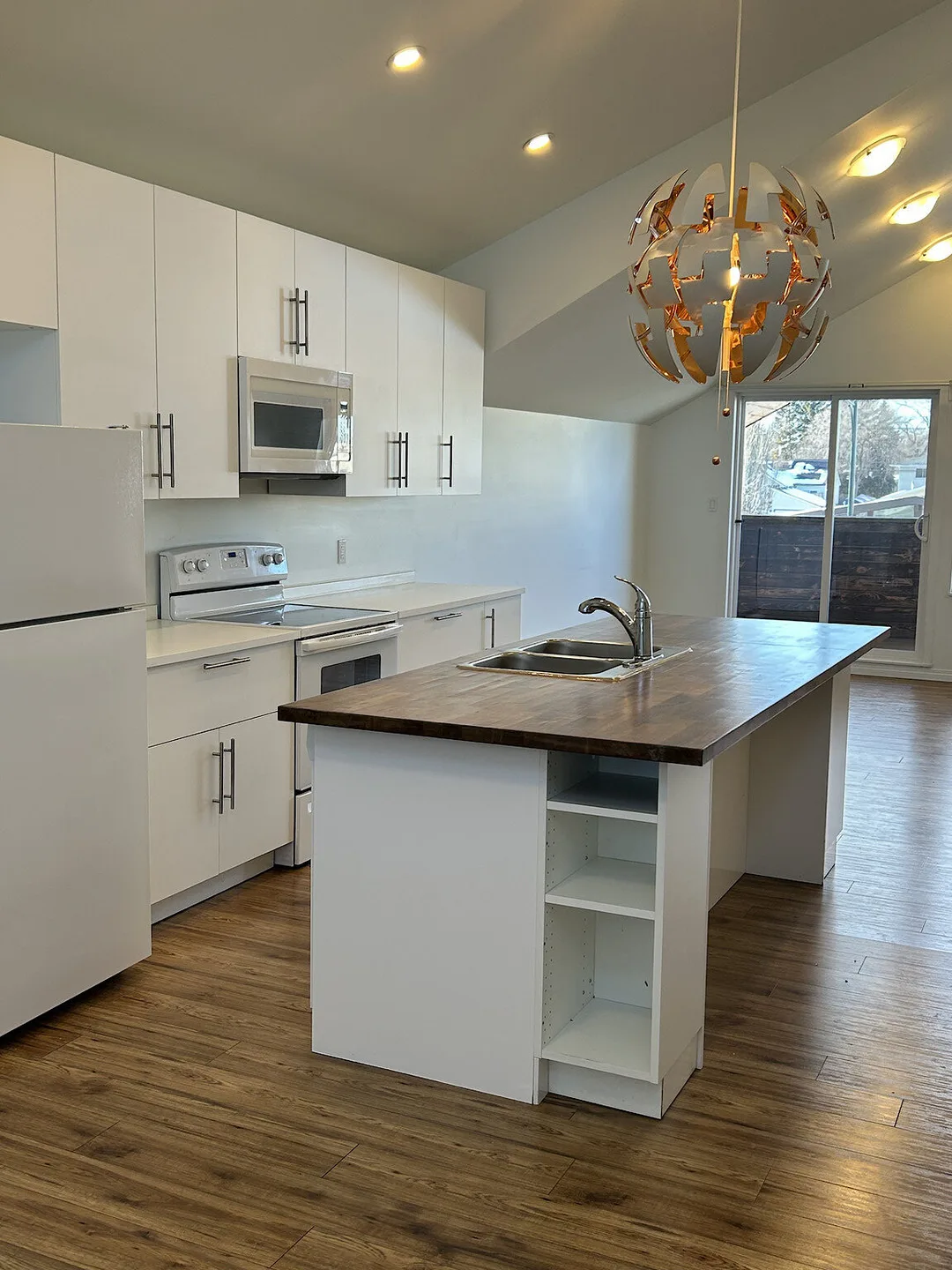 SF225 – 12521 77 Street NW | Multiple Units Available | 1 MONTH FREE
