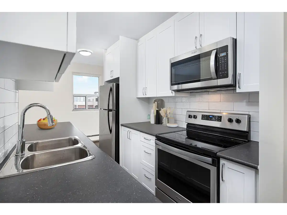 560 Proudfoot Lane - Empress Gate Apartments