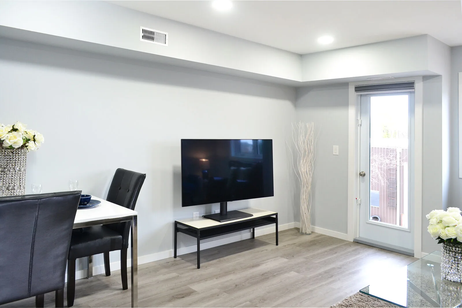 2 Bed 1.5 Bath Spacious Townhouse, close to all amenities