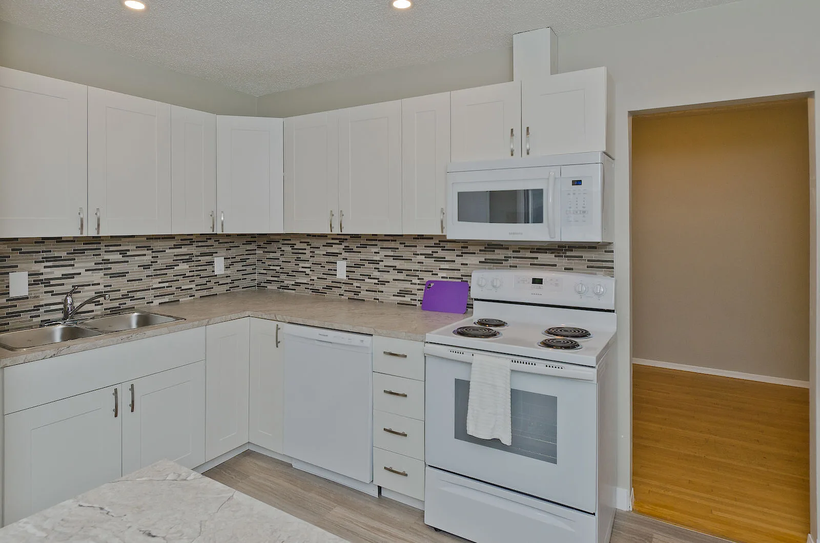 3114 39 St Sw