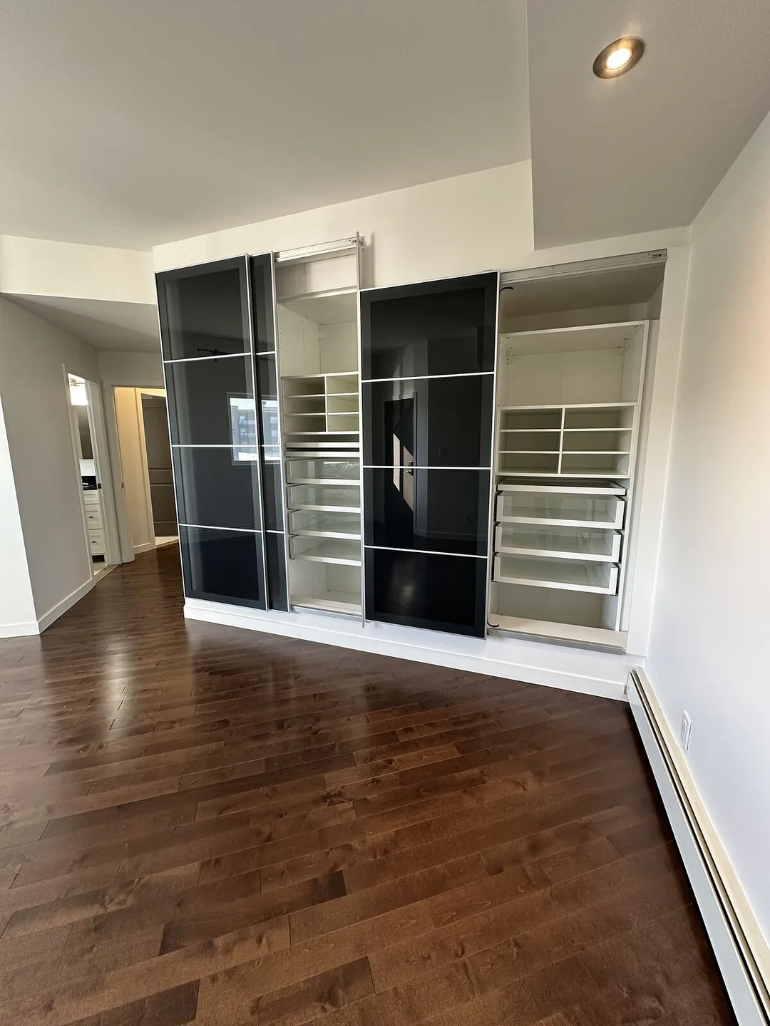 *UTILITIES & INT INC.* 3 BD / 2 BTH APT MODERN & SPACIOUS*