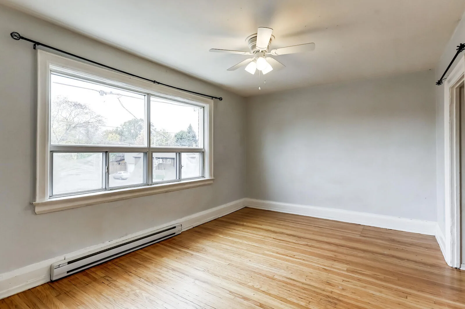 Beautiful 3 bedrooms 1 Bath ~ Move in Today