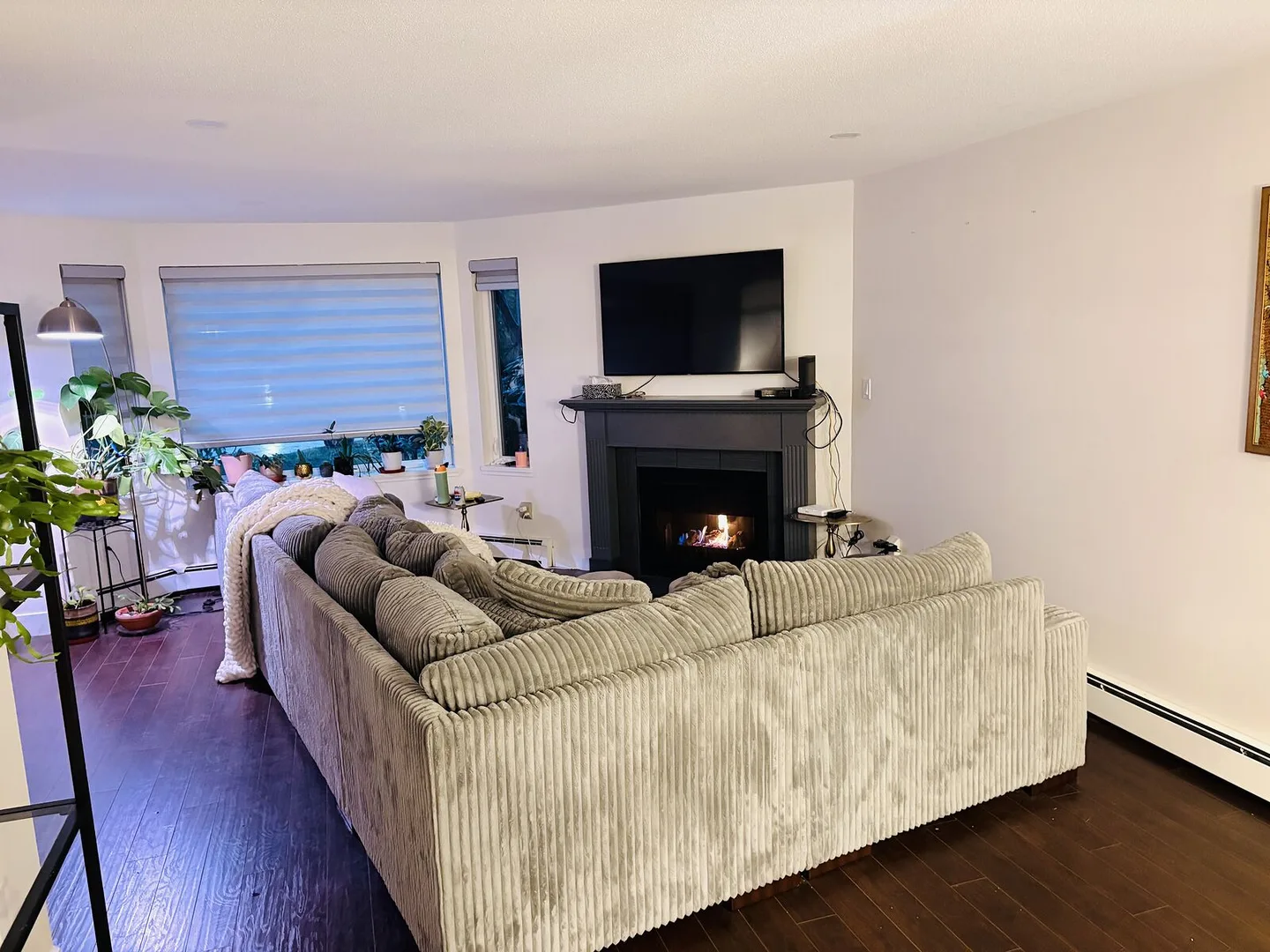 Large 2 bed condo in quiet building - Whiterock