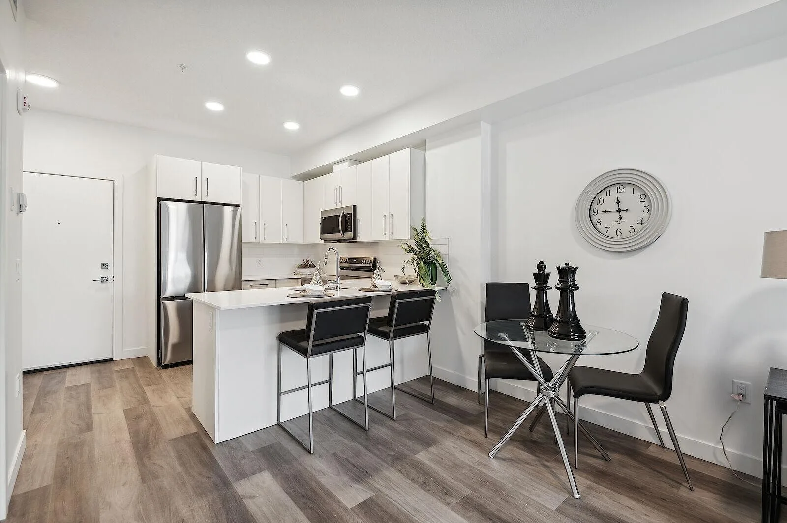 Glenmore Place - New Exciting Incentives - 1/2 Month Free Rent on 13-month Lease OR 1 Month Free Rent on 18-month Lease
