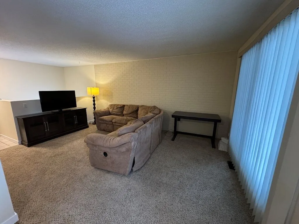 Newly Renovated 2 Bedroom, 1 Bathroom Suite (RP078)