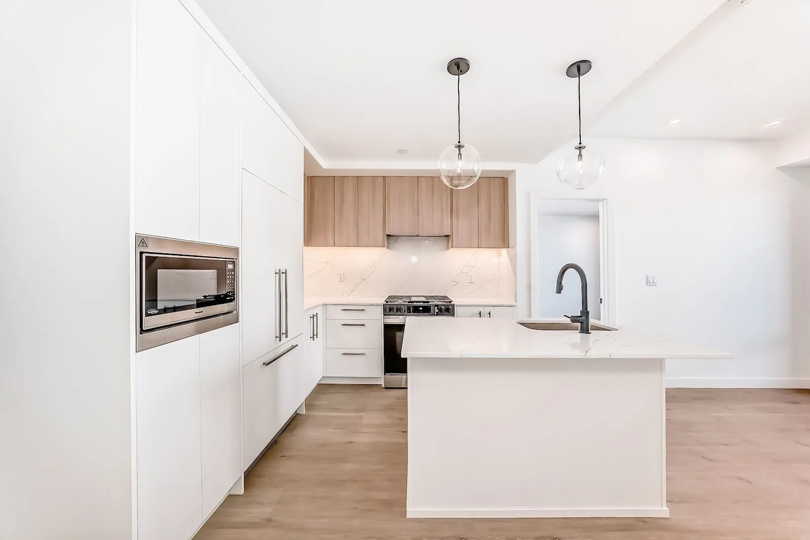 606- 8375 Broadcast Avenue SW