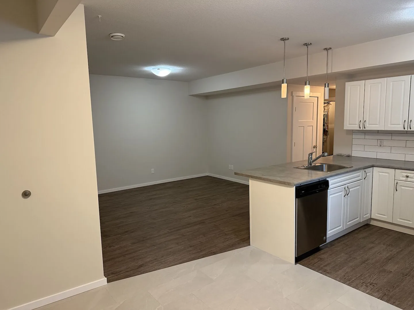 (PN1263) Private 1-Bed Basement Suite - Private Entrance, In-Suite Laundry & Thermostat Control!