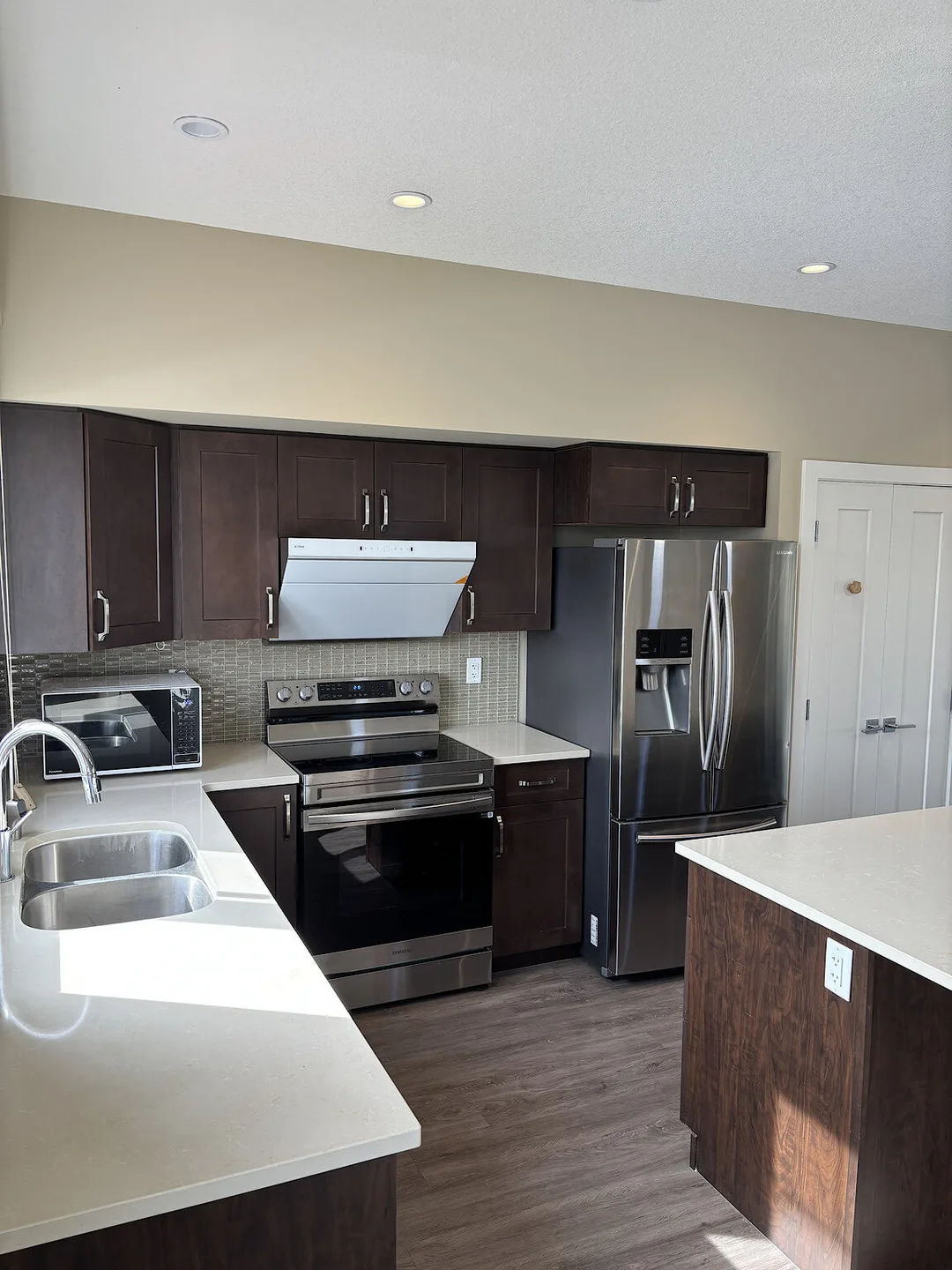 SF334 | Spacious 3 Bedroom Townhome – Southwest Edmonton