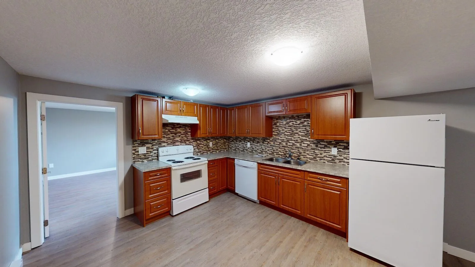 Fantastic location, 1 Bedroom, utilities included
