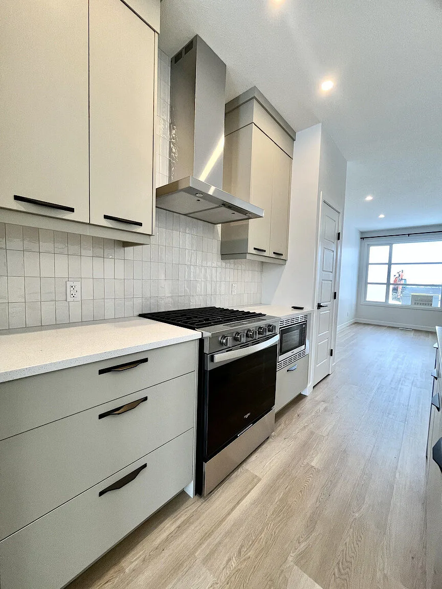 280 Paterson Link SW, Upper