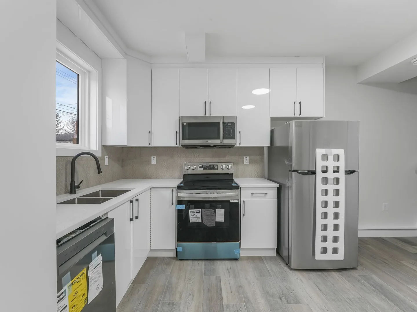 Modern 2 Bed + Den Garden Suite in Alberta Avenue | Private Entry