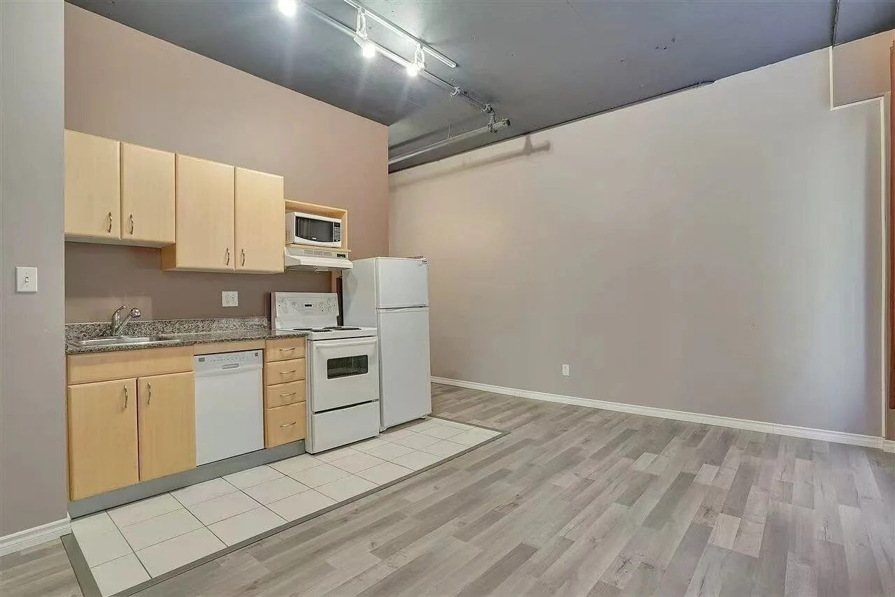 Modern Downtown 2-Bedroom Condo, Jasper Ave