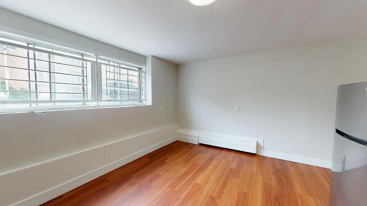 1E-197 Cumberland Street, Ottawa, ON K1N 7H4 - Available from June 1st 2026
