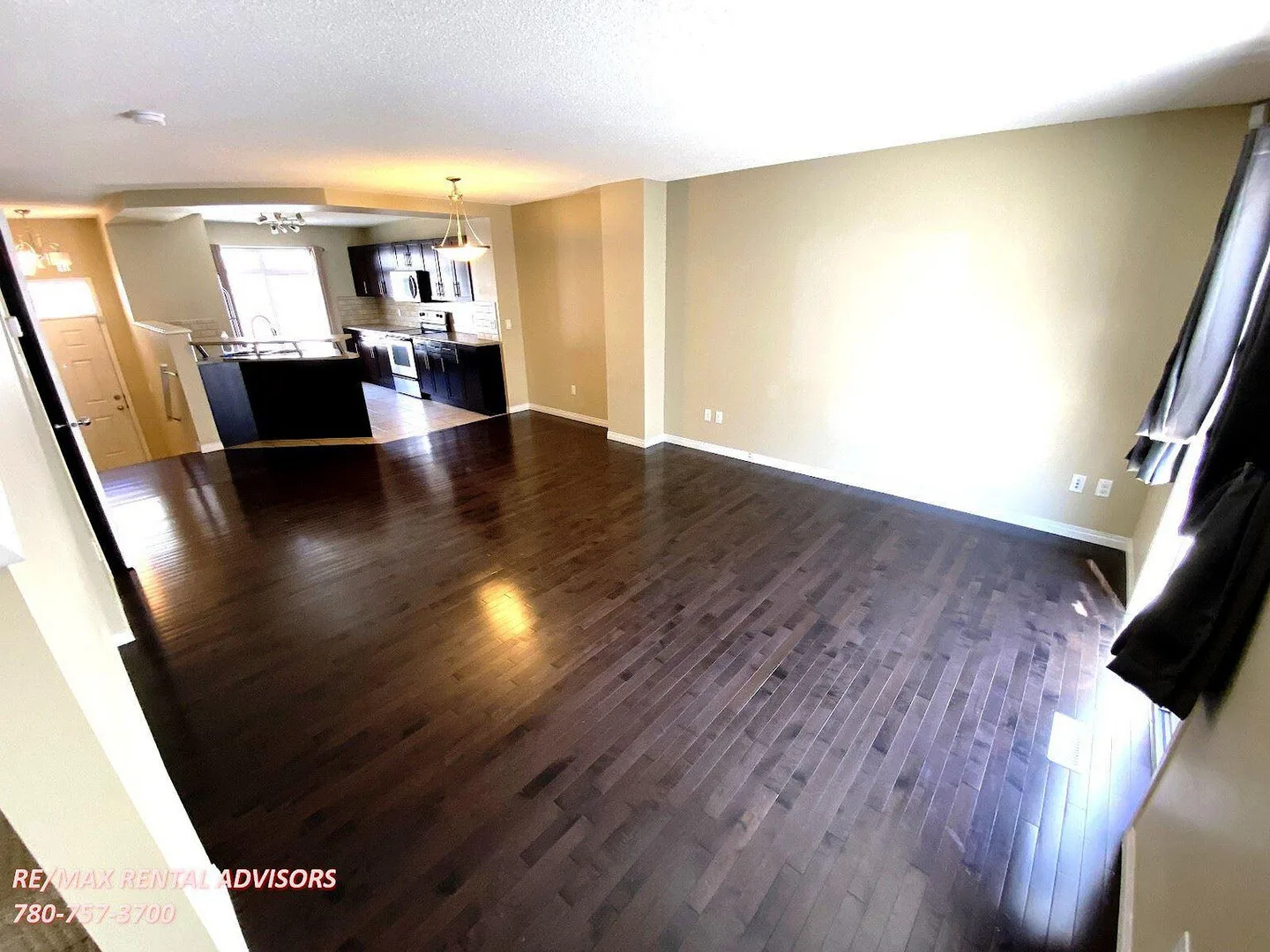 GREAT 3 BED 2.5 BATH, 2 STOREY TOWNHOUSE W/A DOUBLE ATTACHED GARAGE IN THE COMMUNITY OF SUMMERSIDE