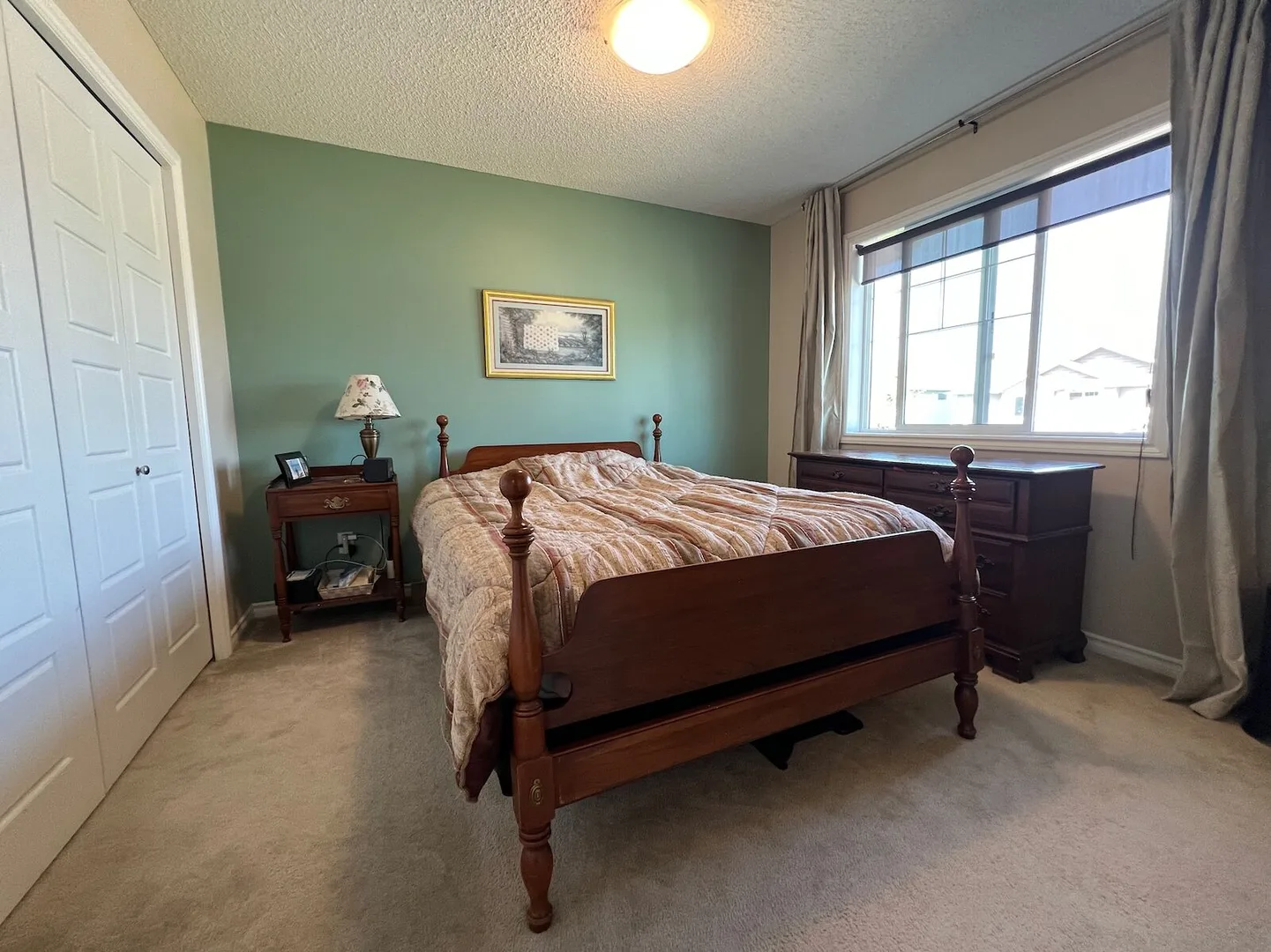 Freshly Renovated 3 Bedroom Half Duplex In The Hamptons