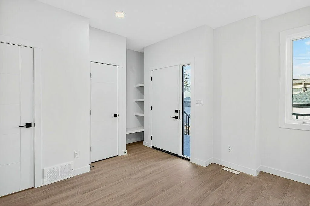 SF338 | 3 Bedroom Main Floor Home – Northwest Edmonton