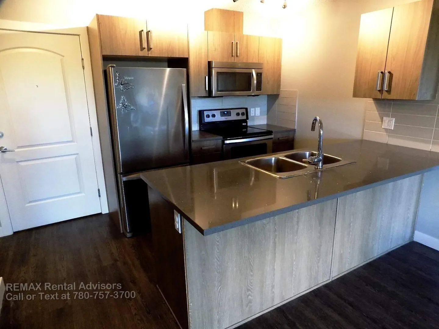 GREAT 2 BED 2 BATH, GROUND FLOOR APARTMENT W/ HEATED UNDERGROUND PARKING STALL IN THE COMMUNITY OF WALKER LAKES