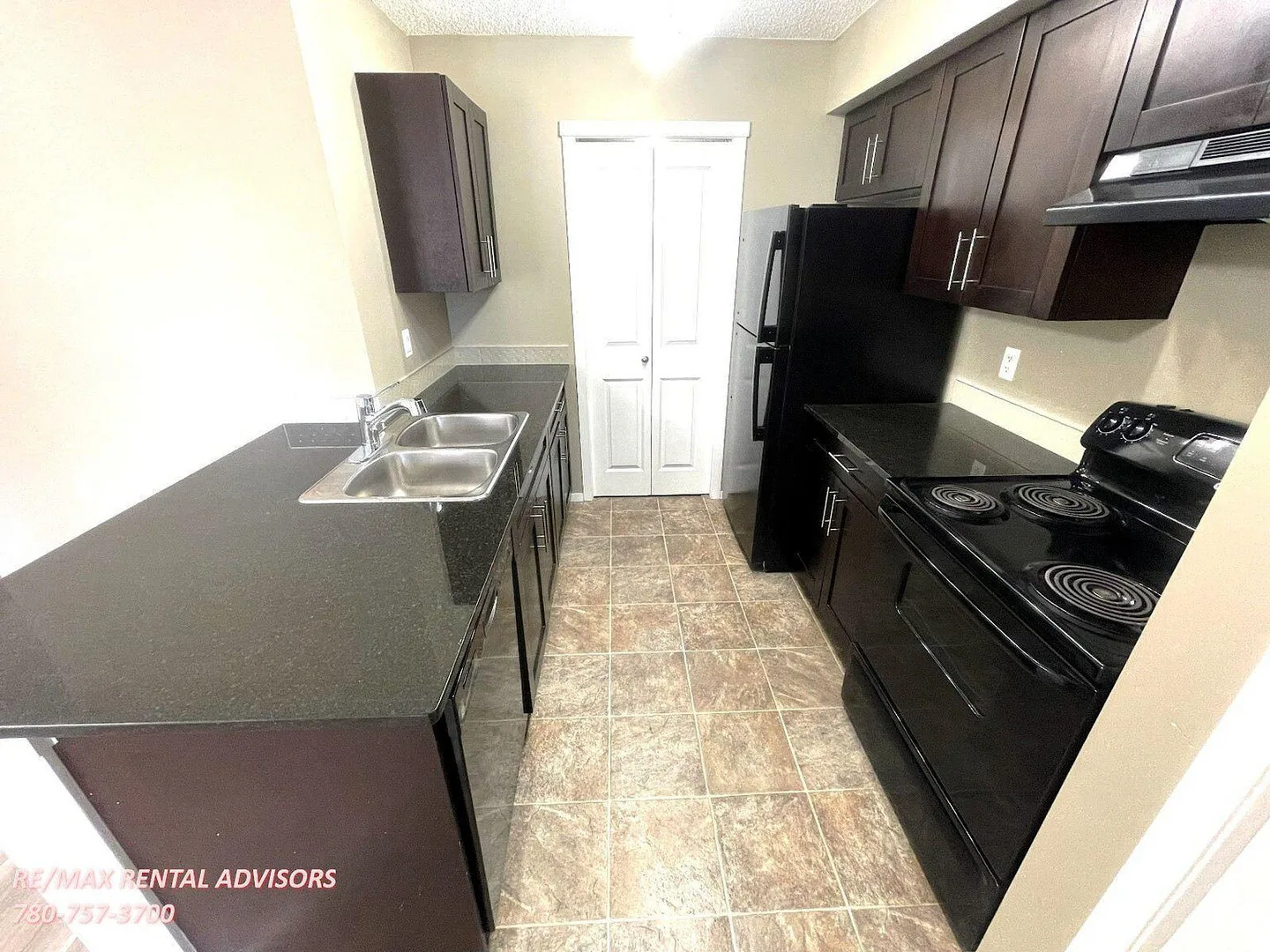 SPACIOUS 2 BED 2 BATH 2ND-FLOOR APARTMENT W/A SURFACE PARKING STALL IN THE COMMUNITY OF MACTAGGART