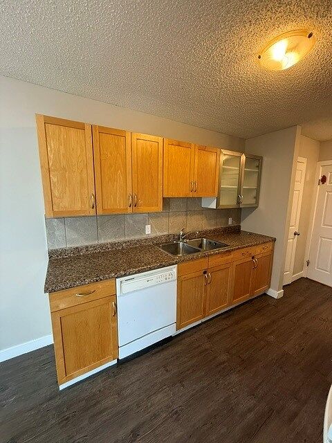 Large 3 Bedroom. Comfortable Living Across Two Levels in a Prime Location