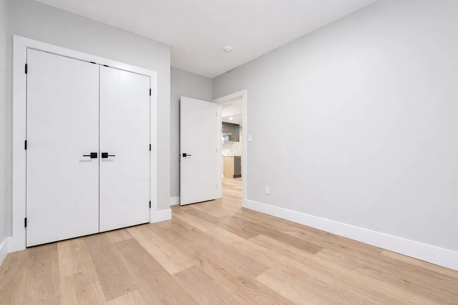 Modern 2 Bedroom Basement Suite