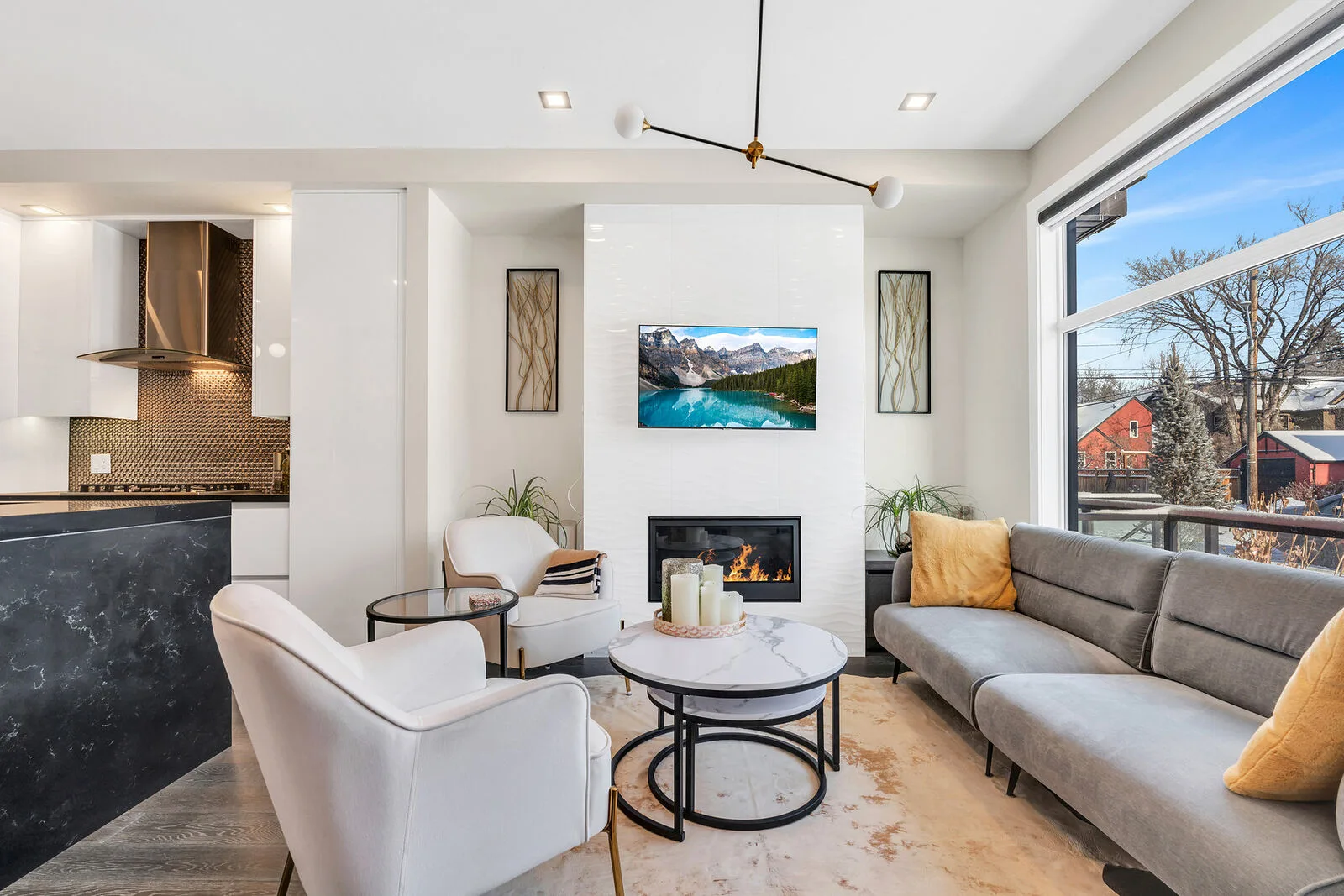 Meticulously crafted modern 3 Bedroom townhouse in Renfrew