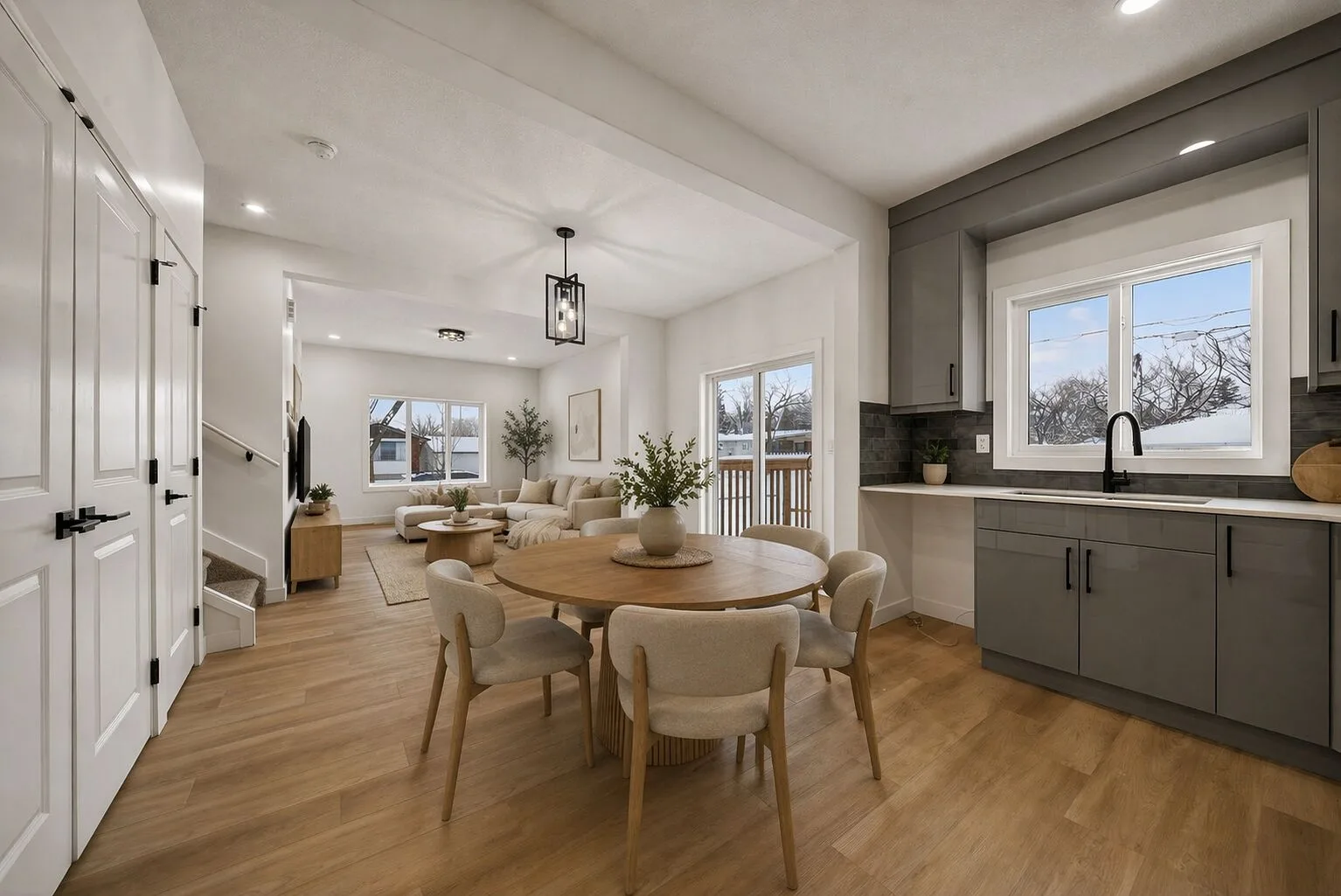 Delton Row – 8600-8604 121 Ave