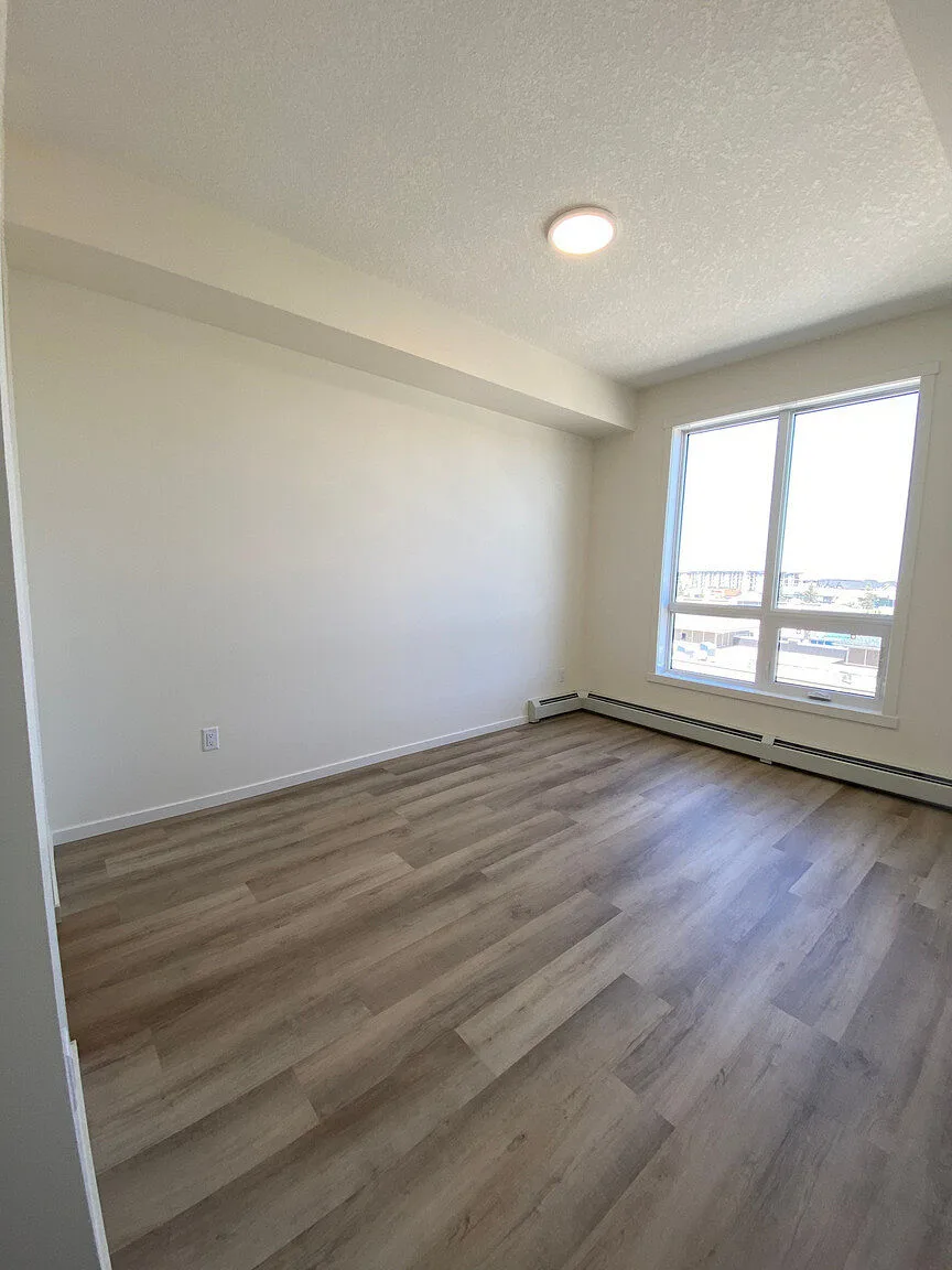 Modern 2 Bed, 2 Bath Condo in Legacy – Underground Parking