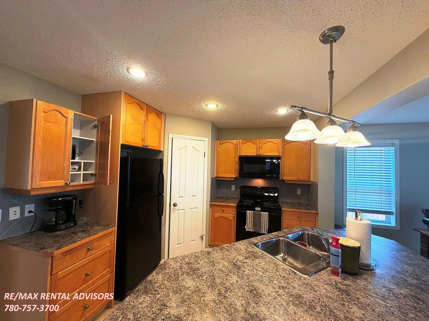 SPACIOUS 3 BED, 2.5 BATH, 2-STOREY SF HOME WITH A DOUBLE DETACHED GARAGE IN THE COMMUNITY OF EVERGREEN