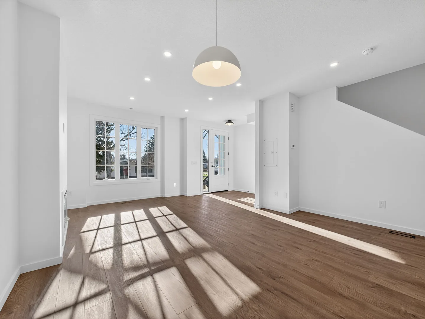 **3 BED + 2.5 BATH TOWNHOUSE – AC INCLUDED – BRAND NEW BUILT - AVAIL. MAY 1**