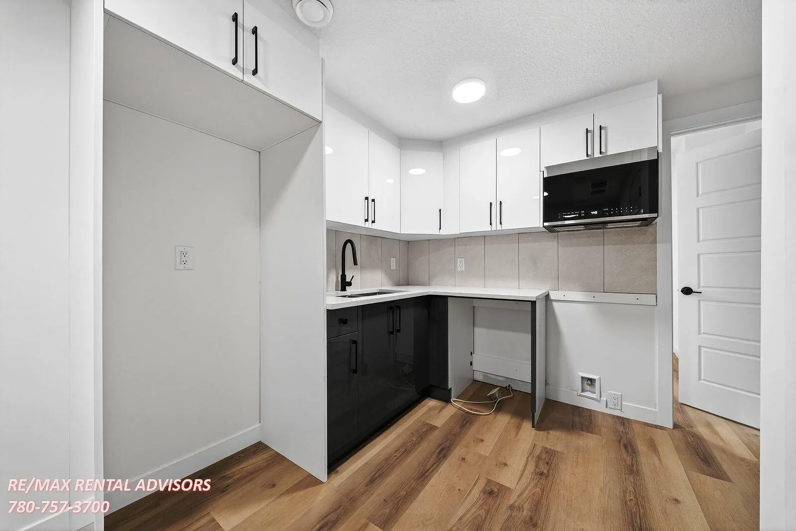 BSMT SUITE 2 BED, 1 BATH, IN A 4PLEX WITH STREET PARKING IN THE COMMUNITY OF INGLEWOOD