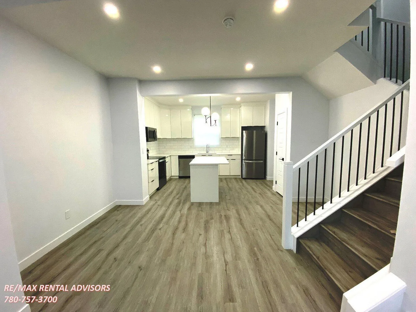 GREAT 3 BED, 2.5 BATH, 2 STOREY TRIPLEX W/A SINGLE DETACHED GARAGE IN THE COMMUNITY OF GROVENOR