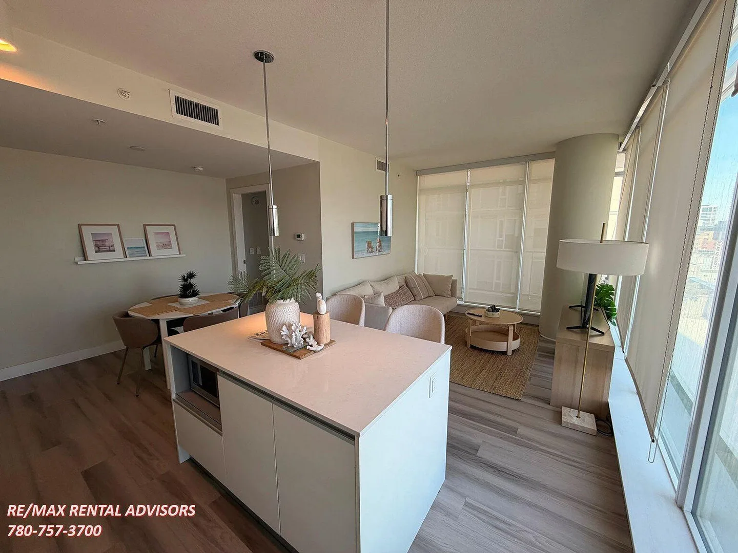 AMAZING 2-BED AND 2-BATH FURNISHED APARTMENT WITH ONE UNDERGROUND PARKING STALL (AVAILABLE AT ADDITIONAL COST) IN DOWNTO
