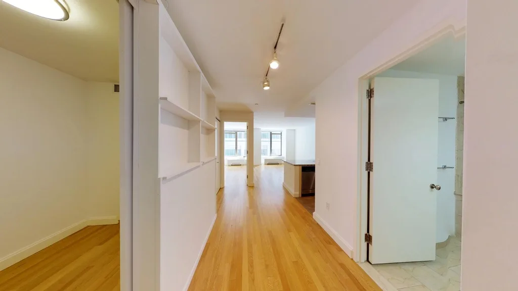 10 Hanover Square #17V