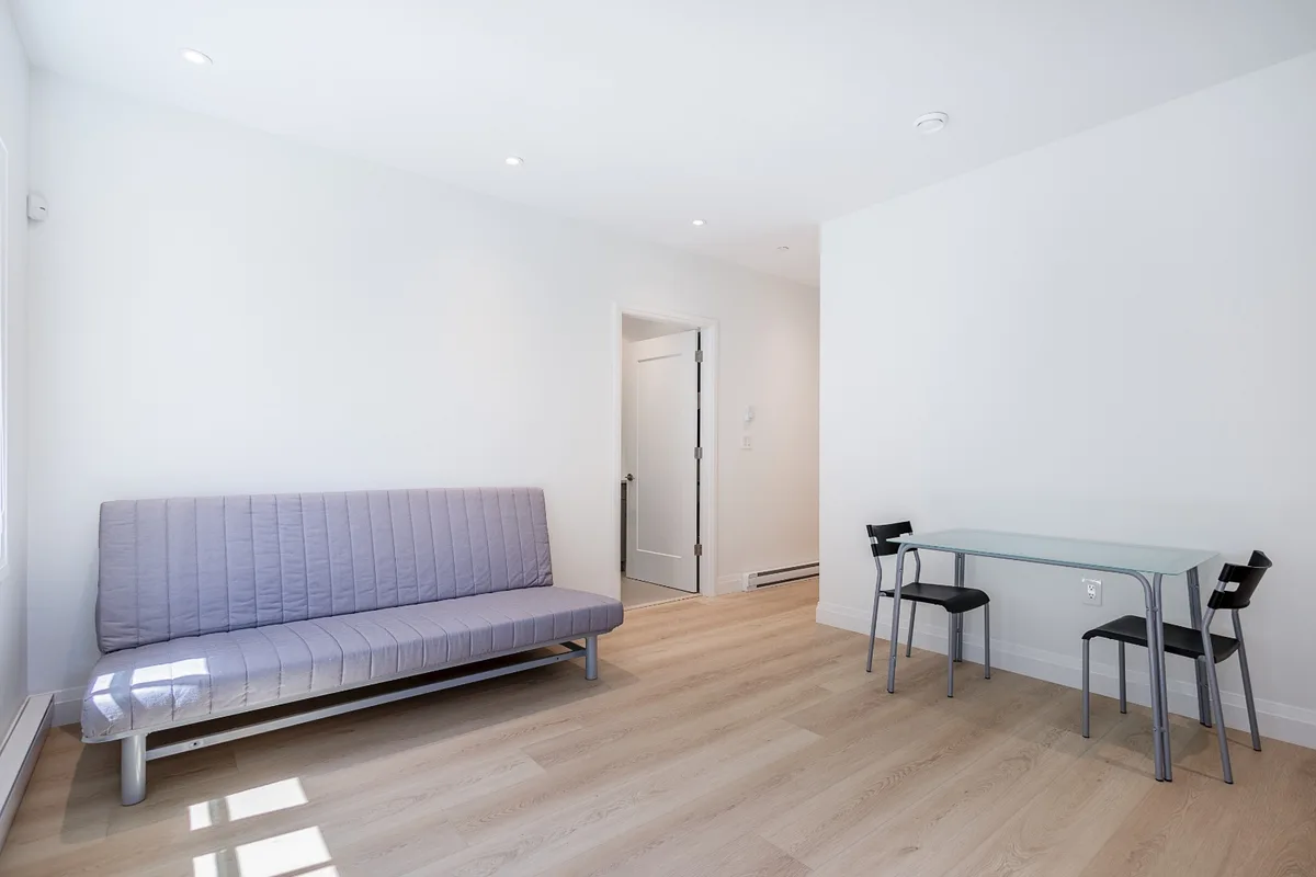 3887 W 15th Ave, Vancouver, BC