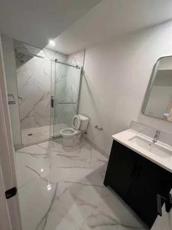 NEAR NEW! 2 Bedrooms Walk-out Basement in Evanston!
